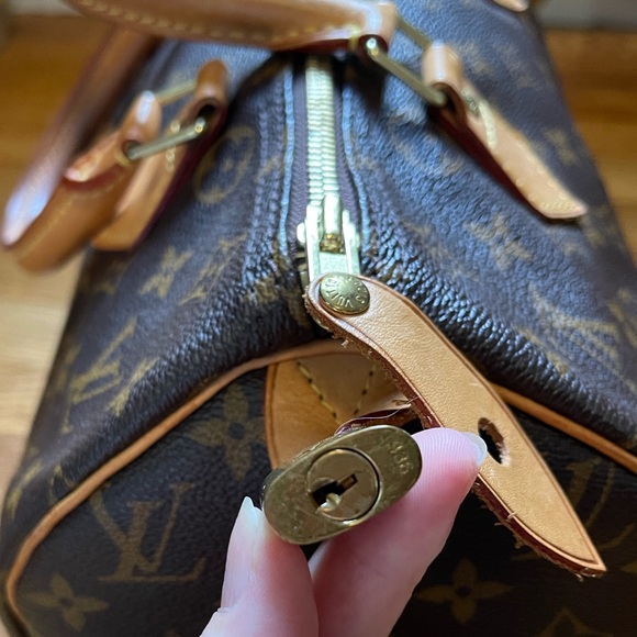Louis Vuitton Speedy 30, Authentic - Picture 6 of 17
